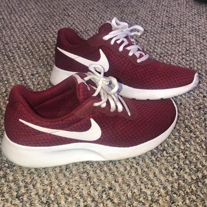 Nike Sneakers - maroon